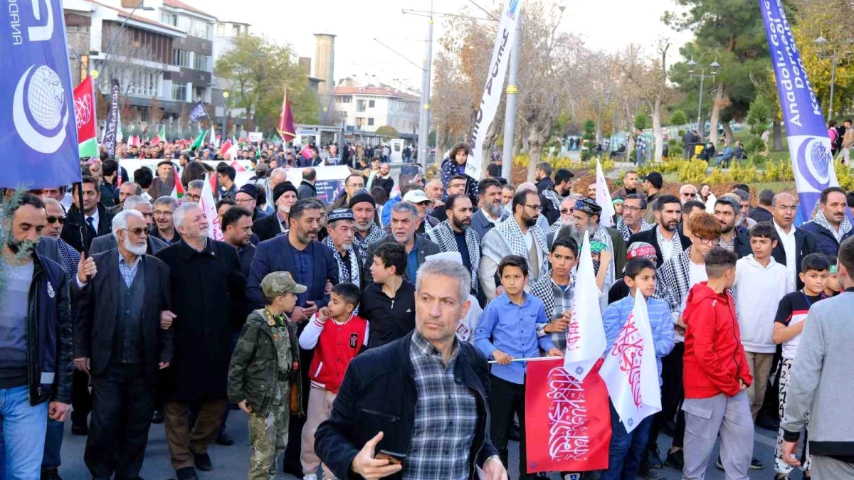 Konya\'da Filistinlilere Destek Yürüyüşü