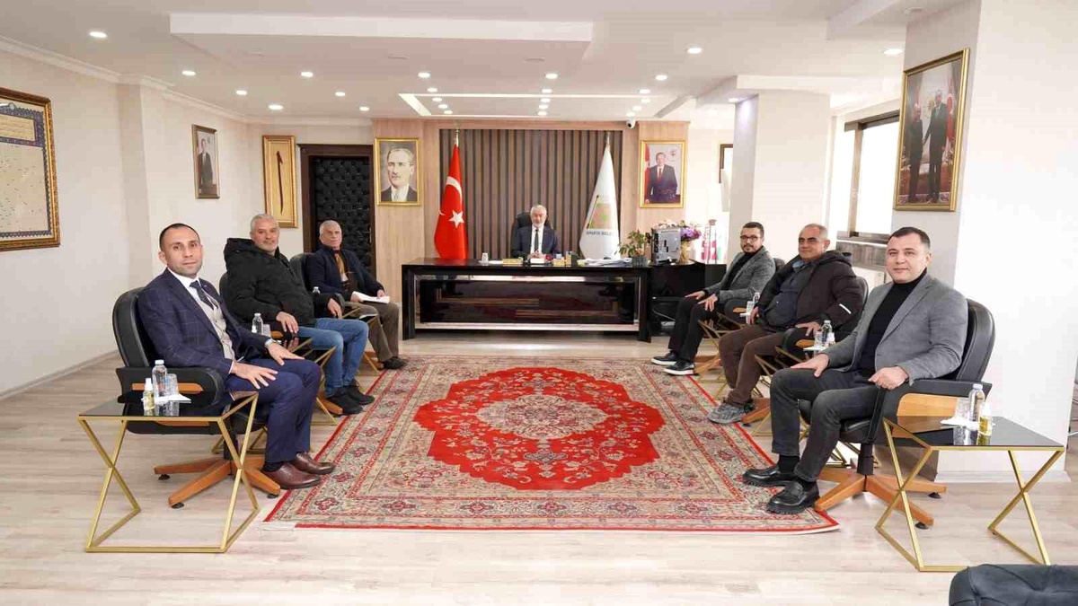 Gölcük Toplu İşyeri Yapı Kooperatifi, Isparta Belediye Başkanı\'nı ziyaret etti