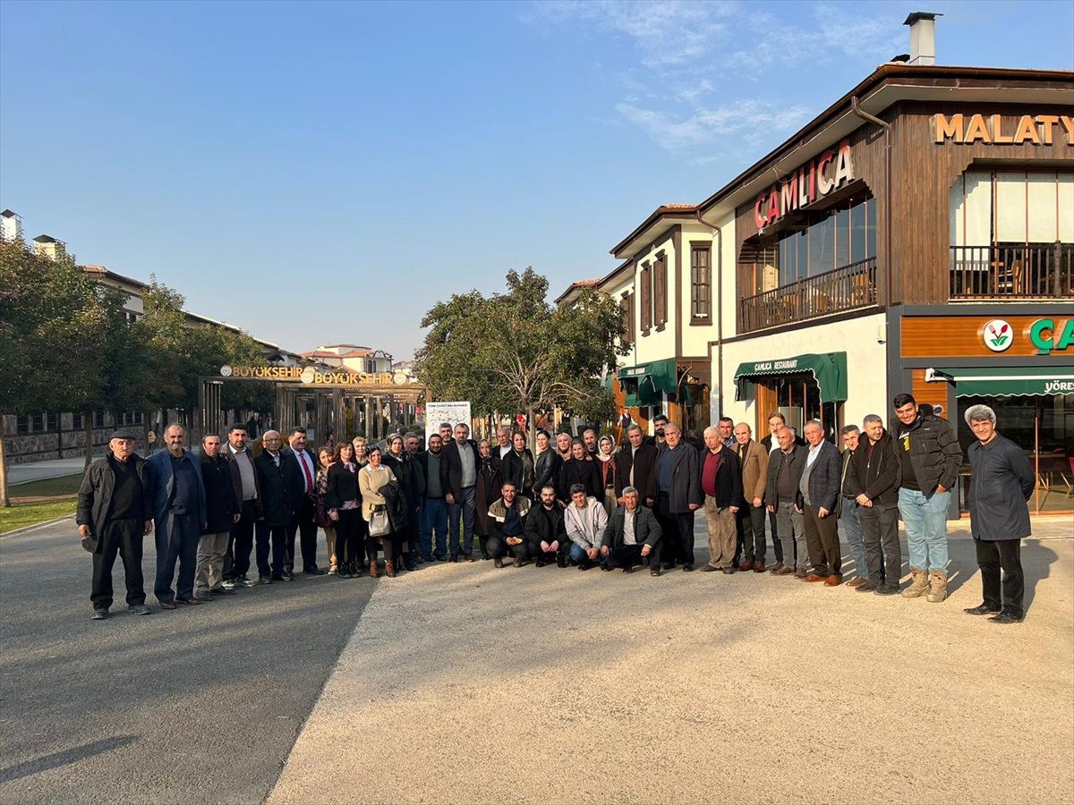 Malatya Tarım ve Hayvancılık Platform Başkanı İhsan Akın\'a plaket verildi