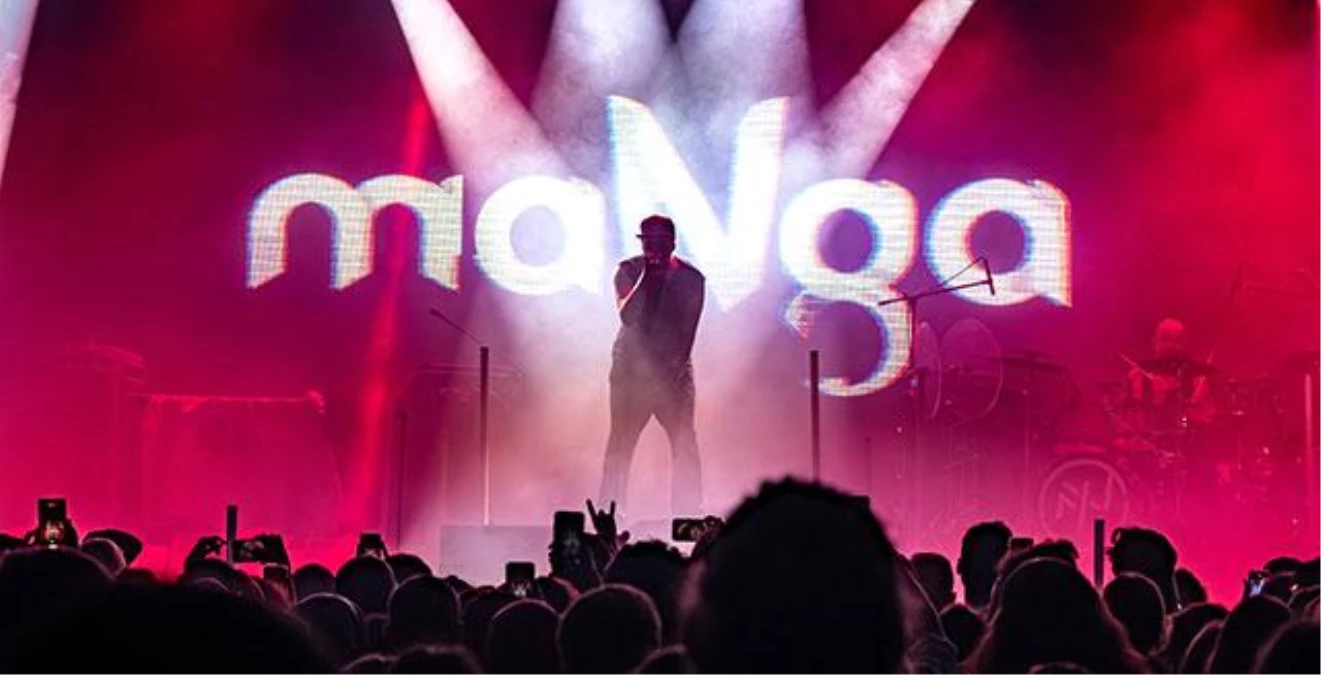 maNga, yeni albümünü konserle kutladı
