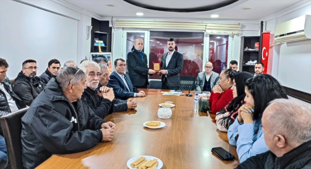 MHP Karamürsel İlçe Başkanı Adnan Göktekin, partililerle bir araya geldi