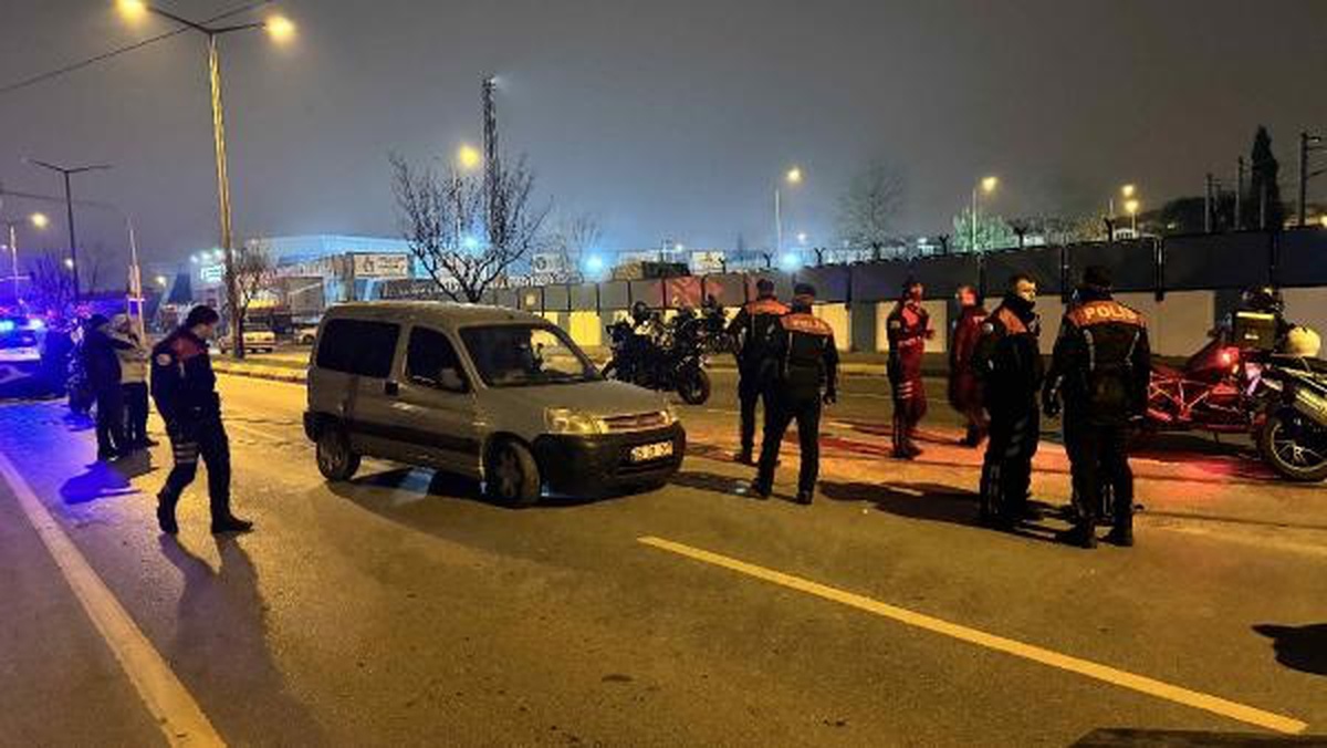 Adapazarı\'nda motosikletlerle çarpışan yunus polisleri yaralandı