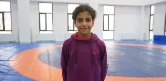 Siirtli genç güreşçiler Evin Demirhan'ın adını taşıyan spor tesisiyle çalışıyor