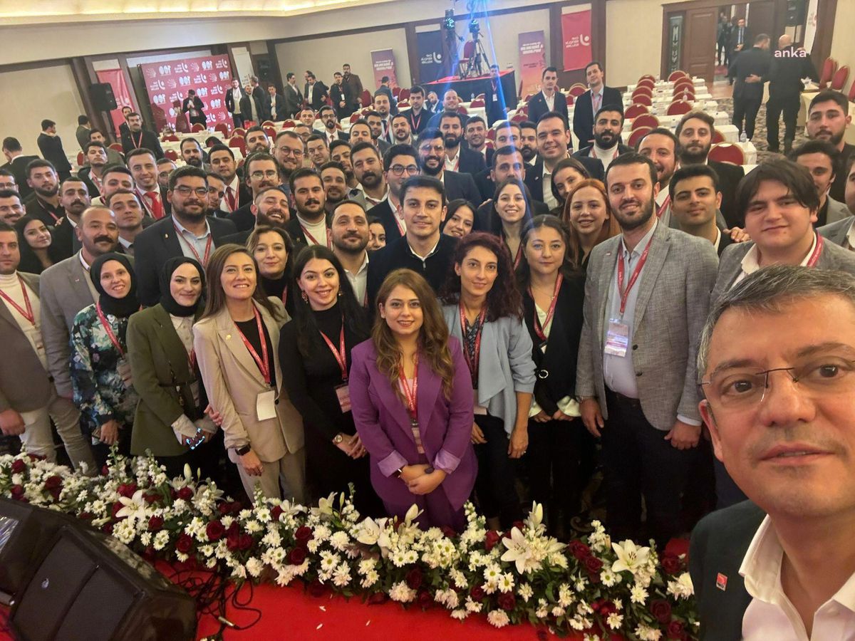 CHP Gençlik Kolları İl Başkanları Toplantısı Manisa\'da Gerçekleştirildi