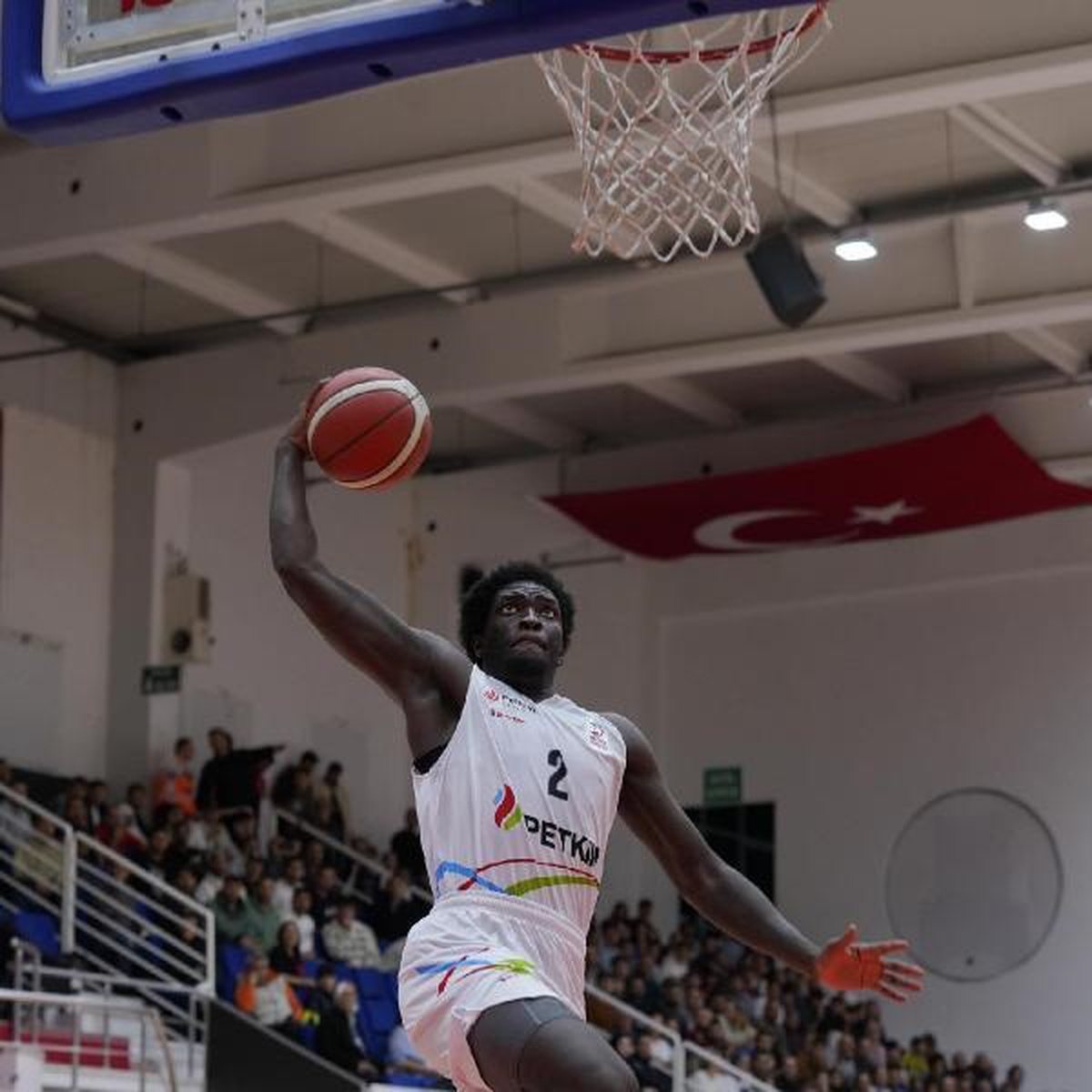 Aliağa Petkimspor, Darüşşafaka\'yı farklı yendi