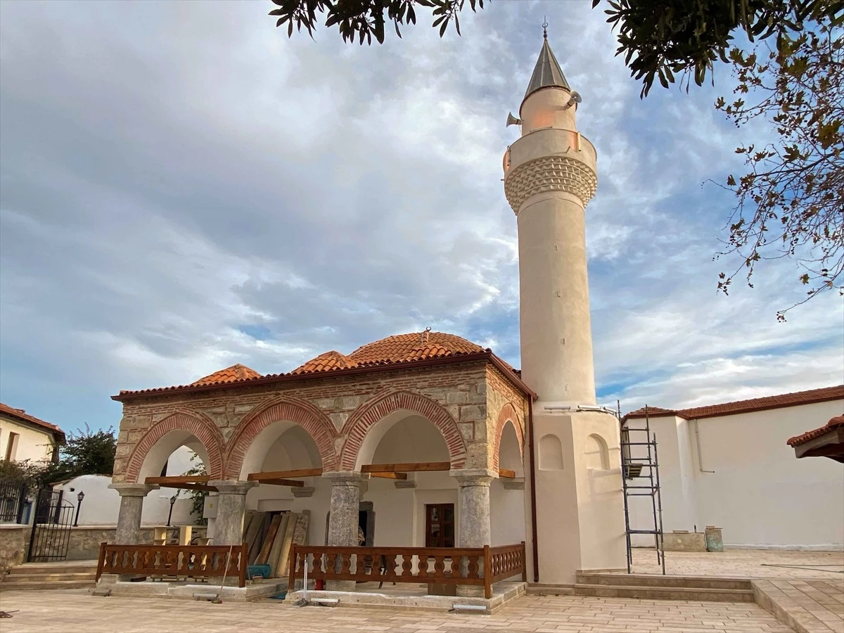 İzmir\'deki 500 Yıllık Cami Restorasyonu Tamamlandı