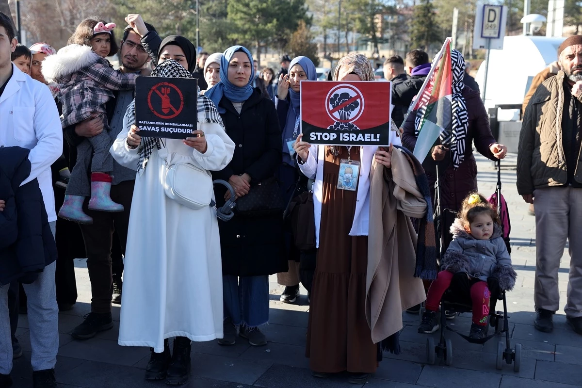 Sivas, Yozgat ve Kayseri\'de İsrail saldırılarını protesto eden sağlık çalışanları sessiz yürüyüş düzenledi