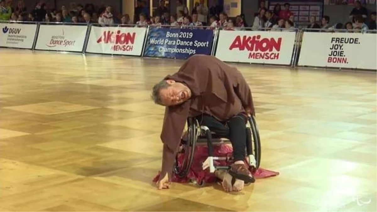 Engelli Dansçı Osman Ertöz, Kendisi Gibi Engelli Sporcuları Yetiştiriyor