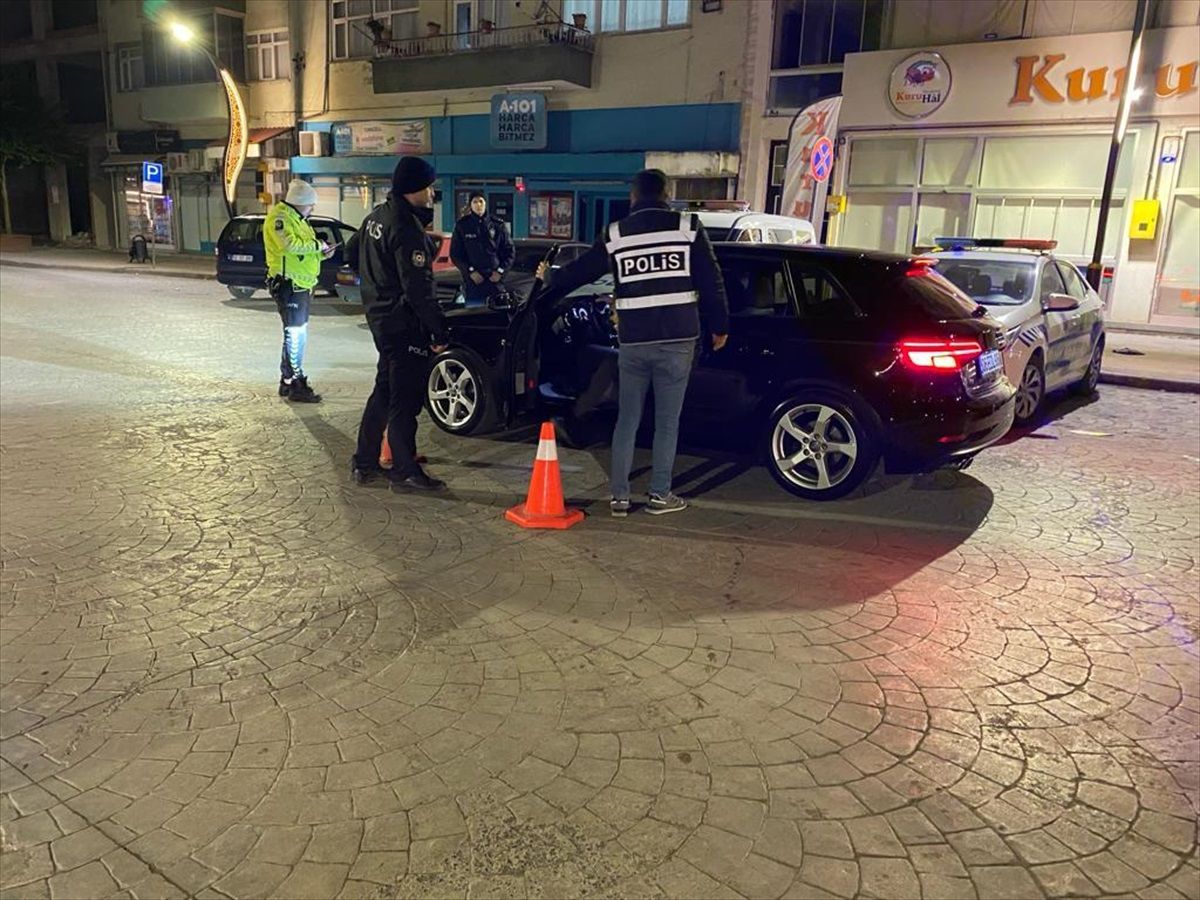 Samsun\'da polis şok uygulaması: 100\'den fazla polis görev aldı