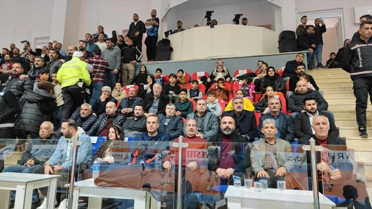 TÜRŞAD, Kuşgöz İzmir Vinç Akkuş Belediyespor\'u 3-1 yendi
