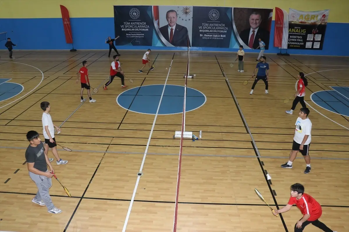 Ağrı\'da yaygınlaşan badminton sporu beraberinde başarıyı da getiriyor