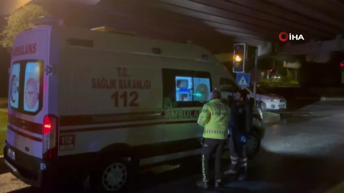 Kuşadası\'nda alkollü sürücü kaldırıma çarptı, 2 kişi yaralandı