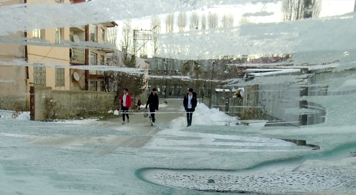 Ardahan\'da Kar ve Sis Ulaşımda Aksamalara Neden Oluyor