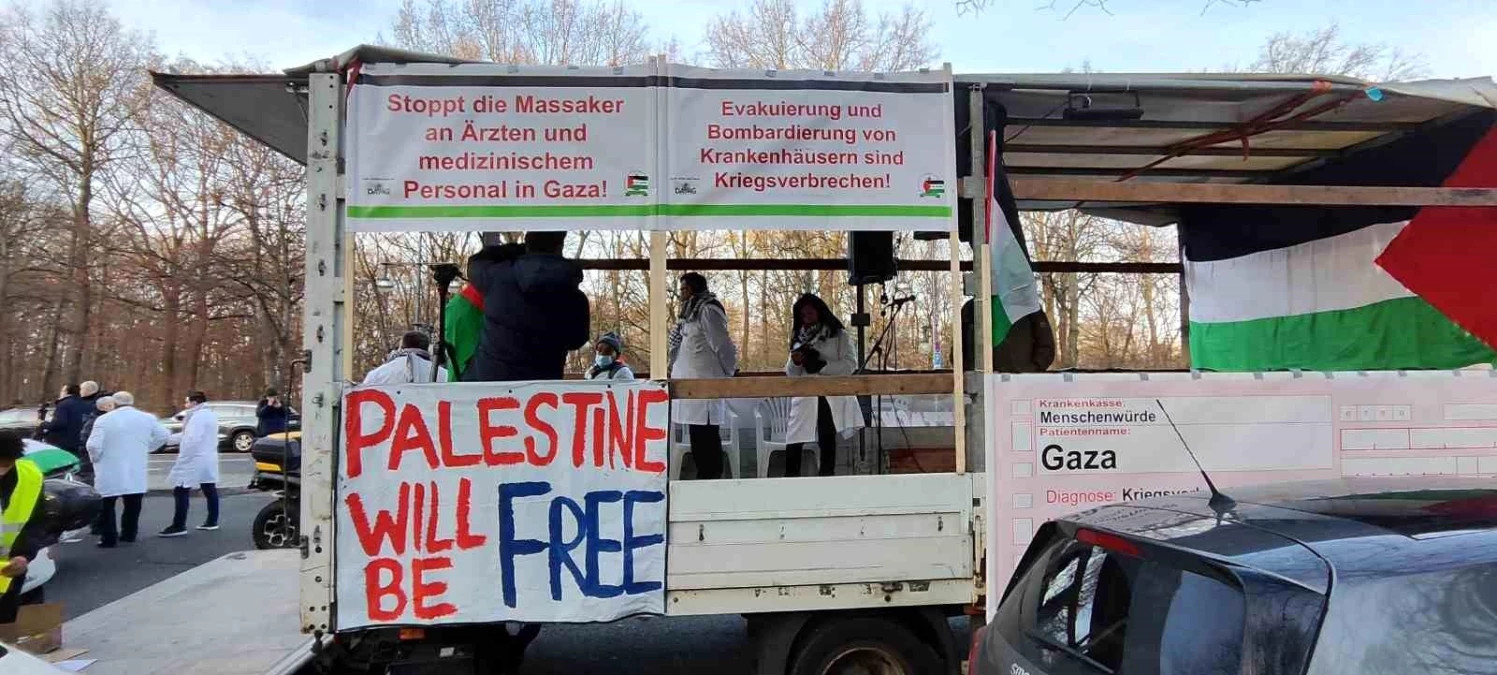 Berlin\'de İsrail saldırılarını protesto konvoyu düzenlendi