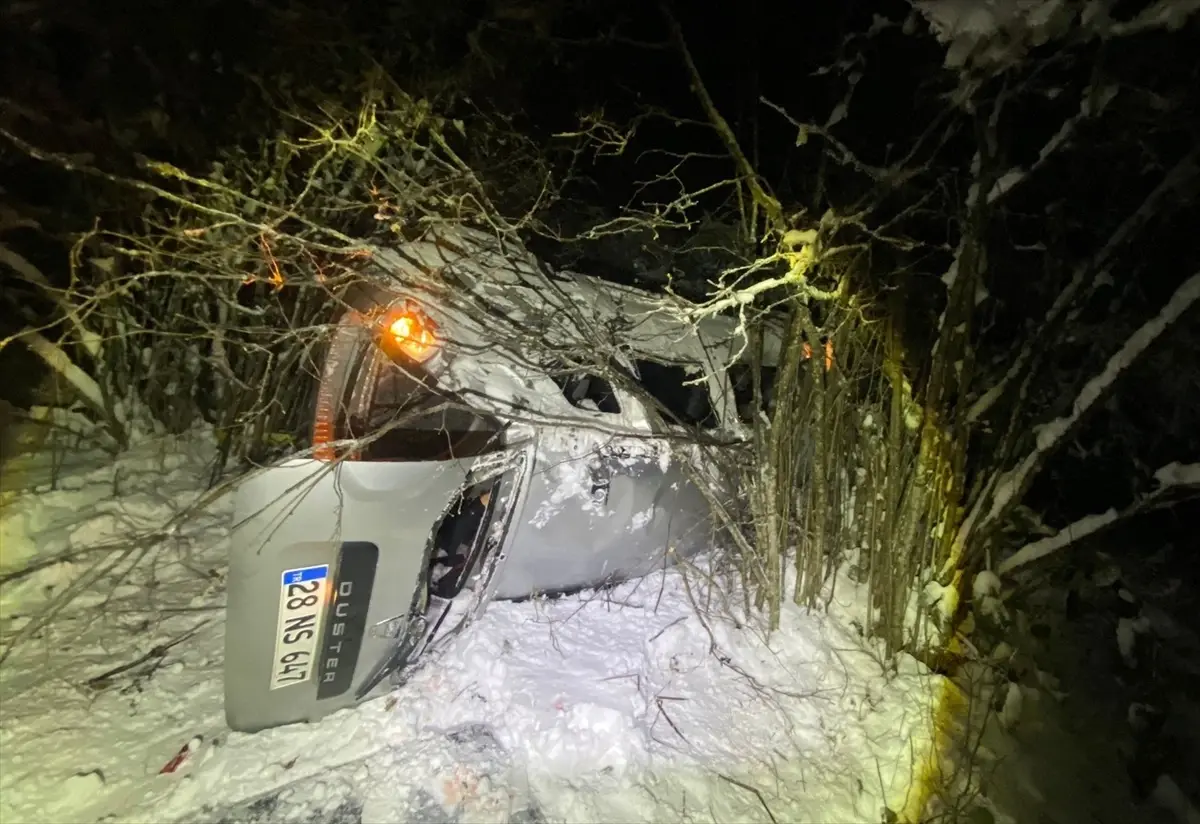 Bulancak\'ta otomobil şarampole devrildi: 1 ölü, 3 yaralı