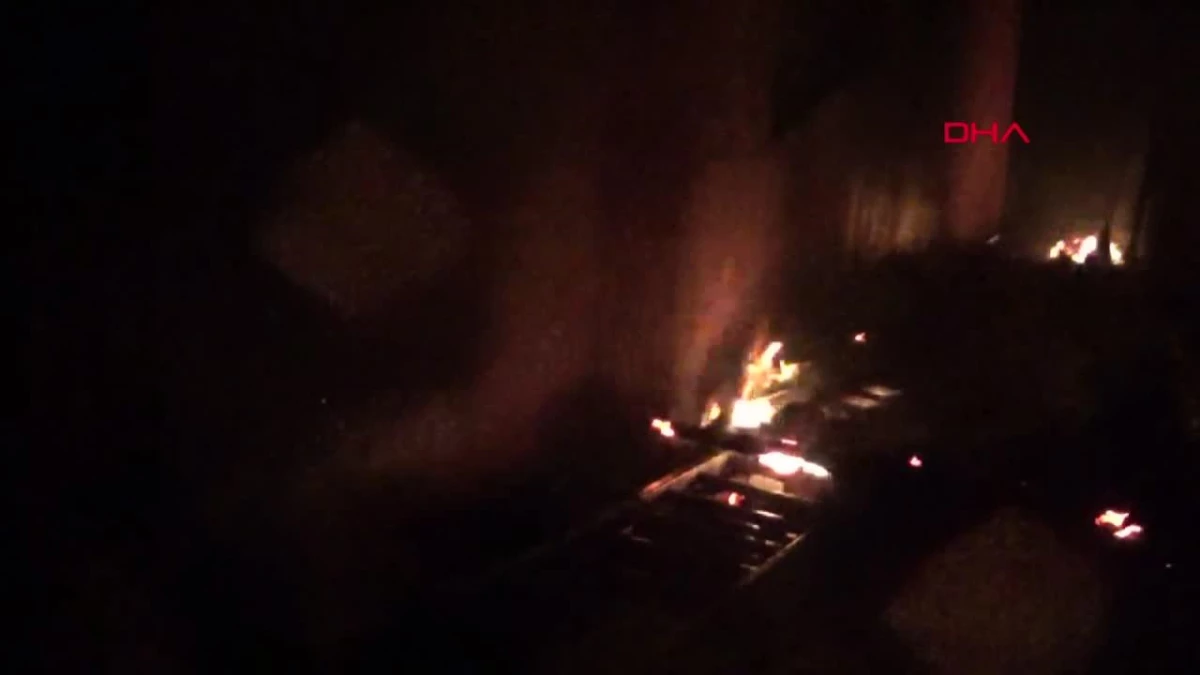 Çanakkale\'de yangın: Ev ve iş yeri kullanılamaz hale geldi