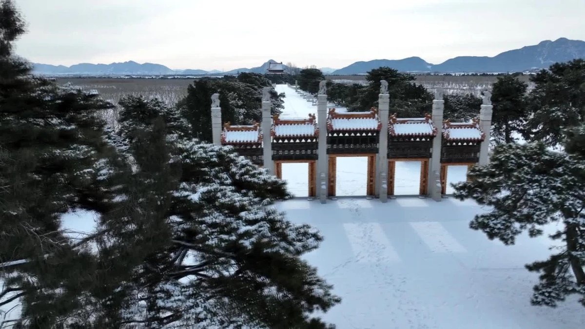 Doğu Qing Mezarları Karla Kaplandı