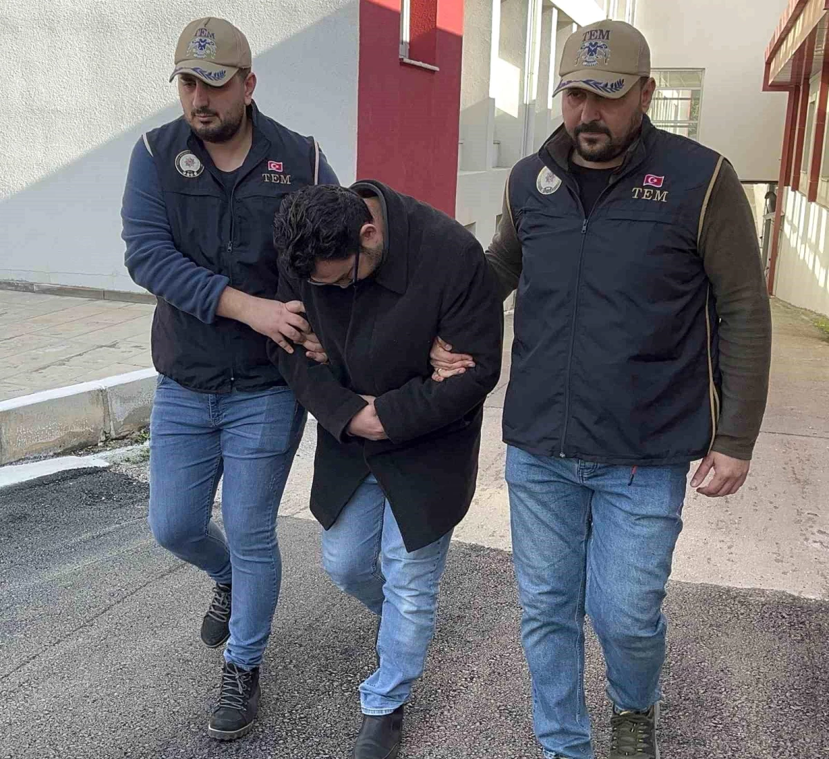 Adana\'da FETÖ üyesi ihraç komiser yardımcısı ve öğretmen yakalandı
