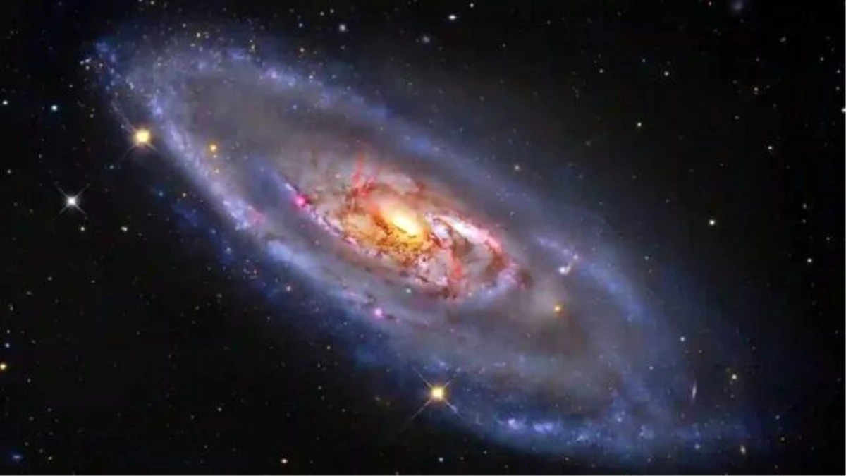 Hubble Uzay Teleskobu, sıra sıra dizilmiş galaksileri yakaladı!