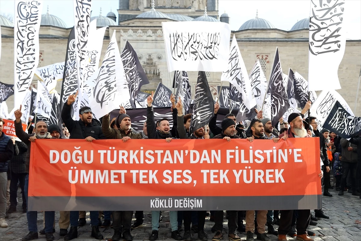İstanbul\'da Filistin\'e Destek Yürüyüşü Düzenlendi