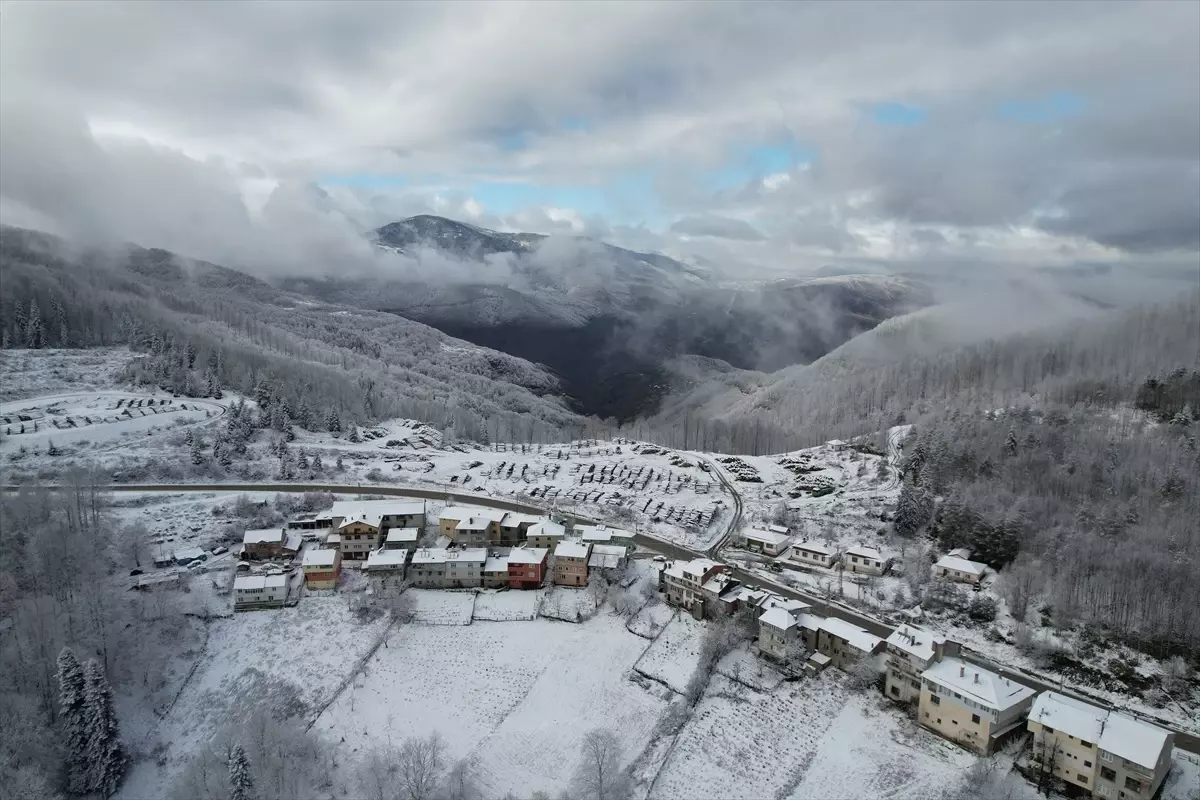 Kastamonu\'nun yüksek kesimlerine kar yağdı