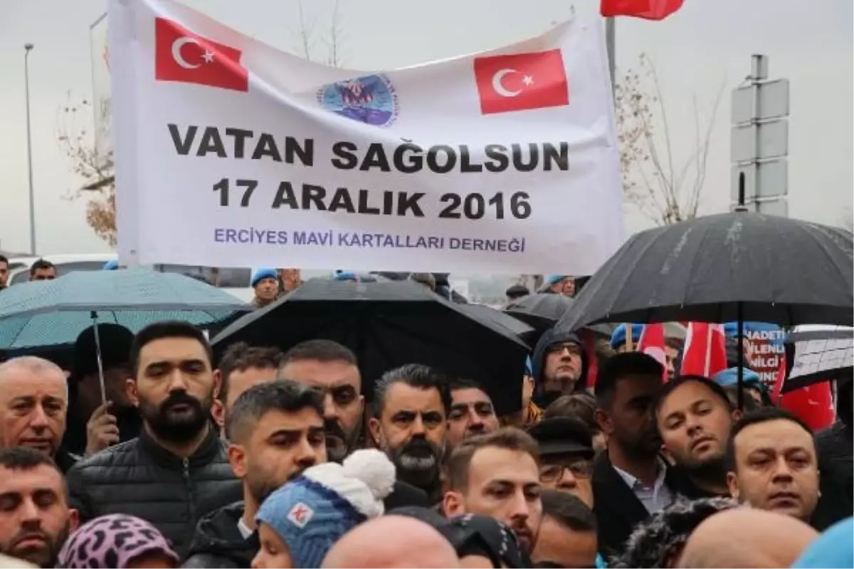 Kayseri'de 7 yıl önce terör saldırısında şehit olan 15 asker anıldı