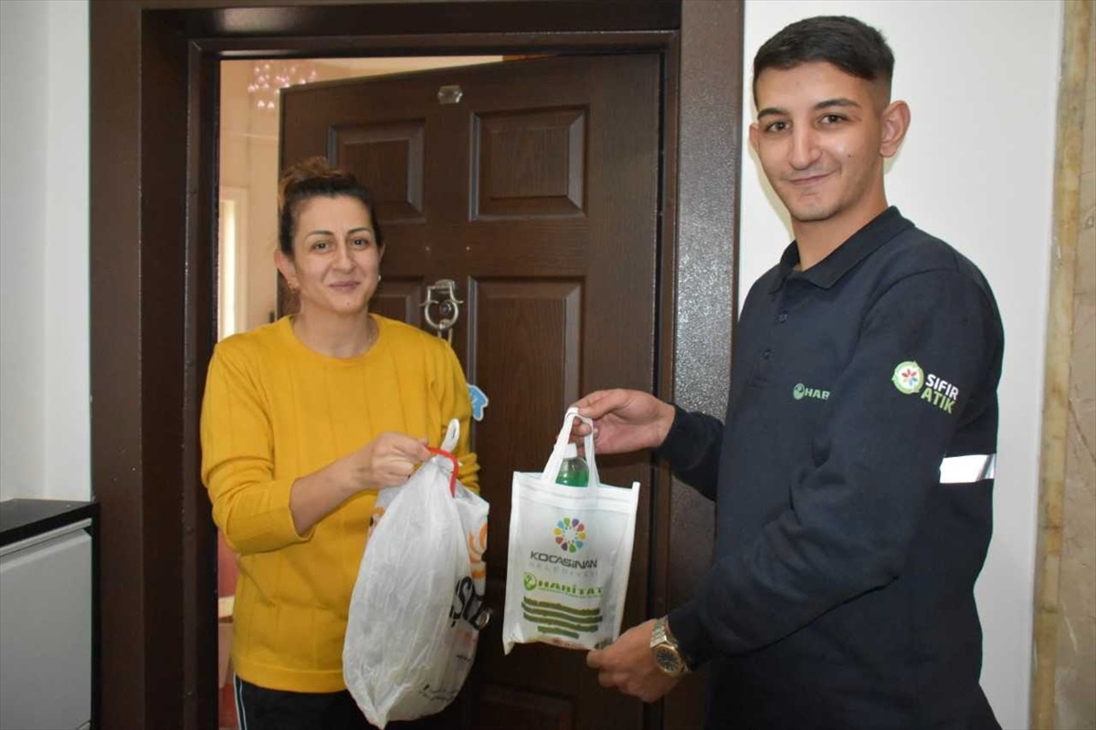Kayseri\'de Atık Yağ Toplayanlara Temizlik Seti Veriliyor