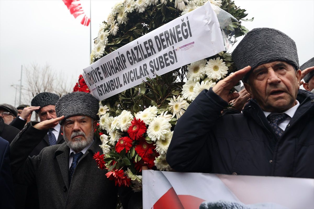 Kayseri\'deki terör saldırısının yıl dönümünde şehit olan 15 asker anıldı