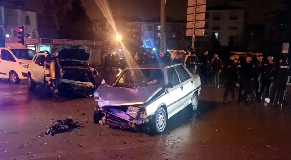 Kırıkkale\'de Otomobil Çarpışması: 9 Yaralı