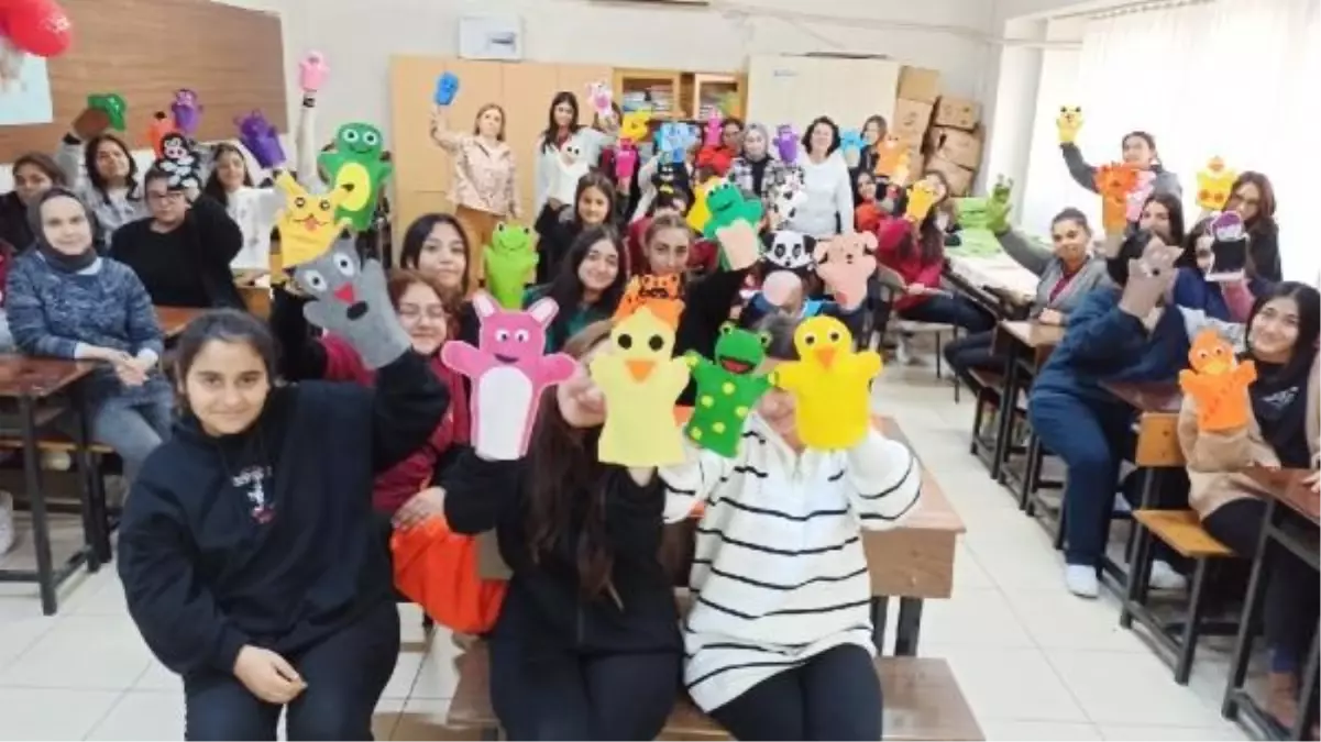 İskenderun'da öğrencilerden depremzedelere destek