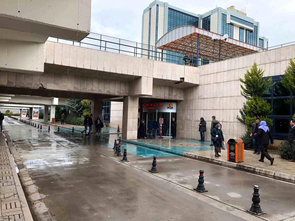 Malatya\'da araç devrildi, 2 kişi yaralandı
