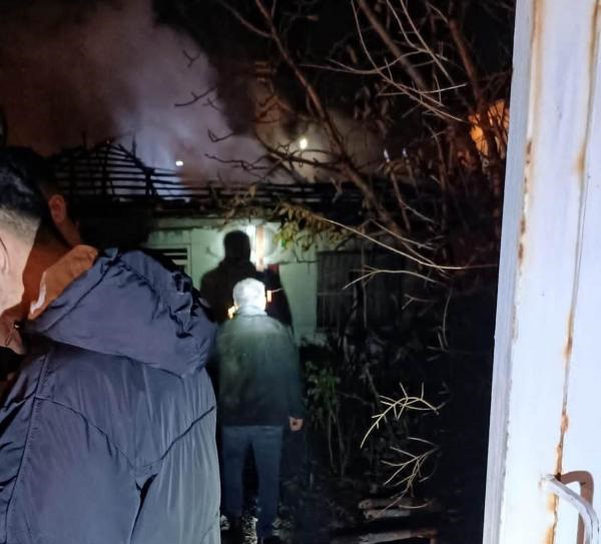 Alaşehir'de çıkan yangın evi kullanılamaz hale getirdi