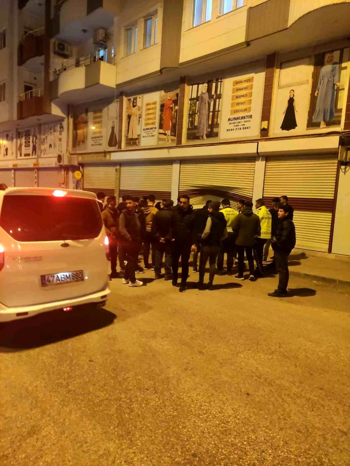 Mardin\'de otomobil dükkana daldı, sürücü yaralandı