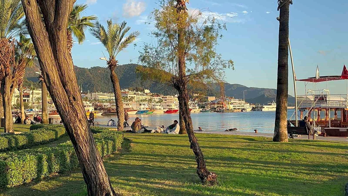 Marmaris\'te Yağmur Sonrası Güneşli Havada Keyif