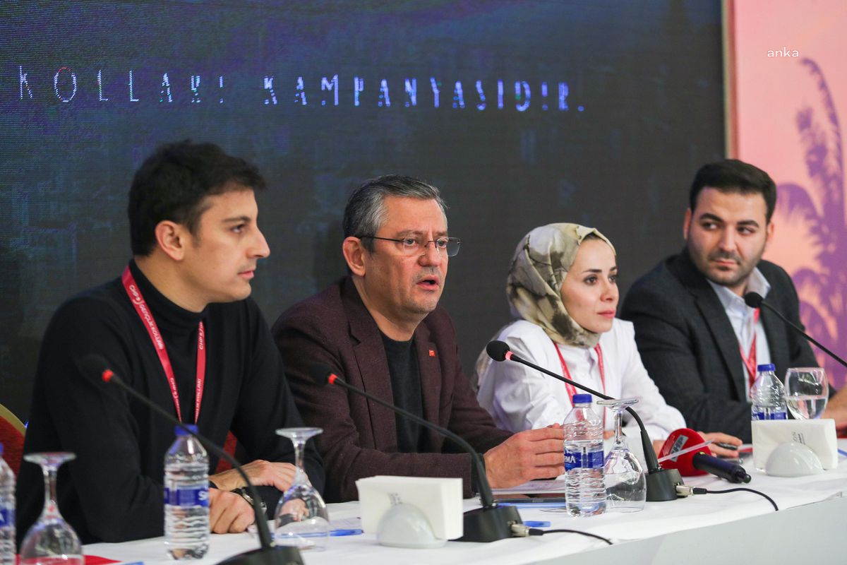 CHP Genel Başkanı Özgür Özel, Manisa\'da Gençlik Kolları İl Başkanları Toplantısının kapanışına katıldı