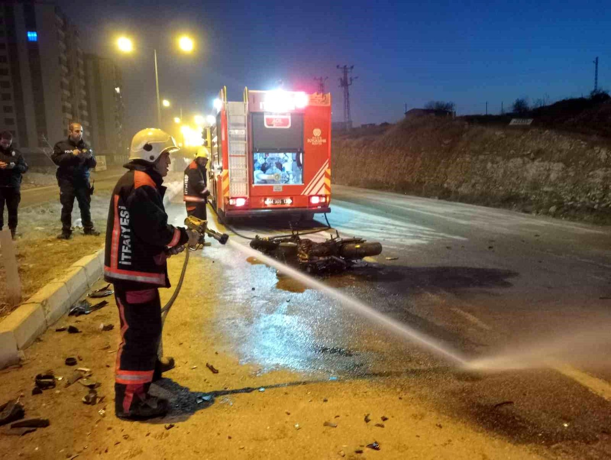 Malatya\'da pikap ile motosiklet çarpıştı: 2 yaralı