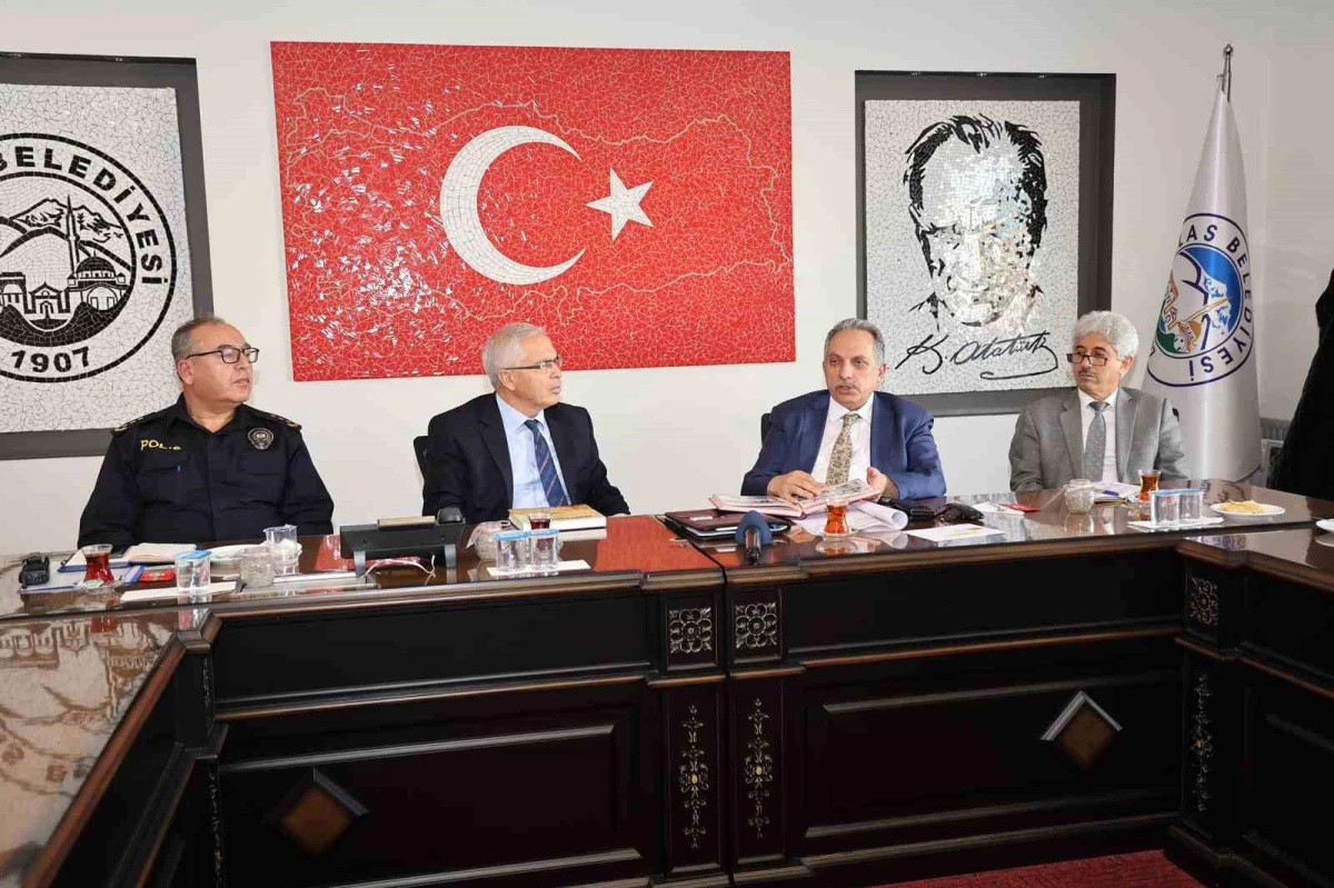 Talas Belediye Başkanı Mustafa Yalçın Muhtarlarla Toplantı Yaptı