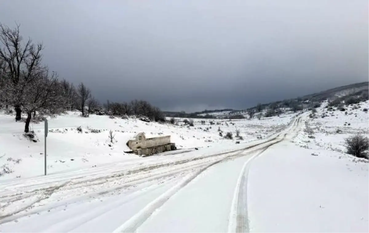 Tekirdağ'ın yüksek kesimlerine kar yağdı