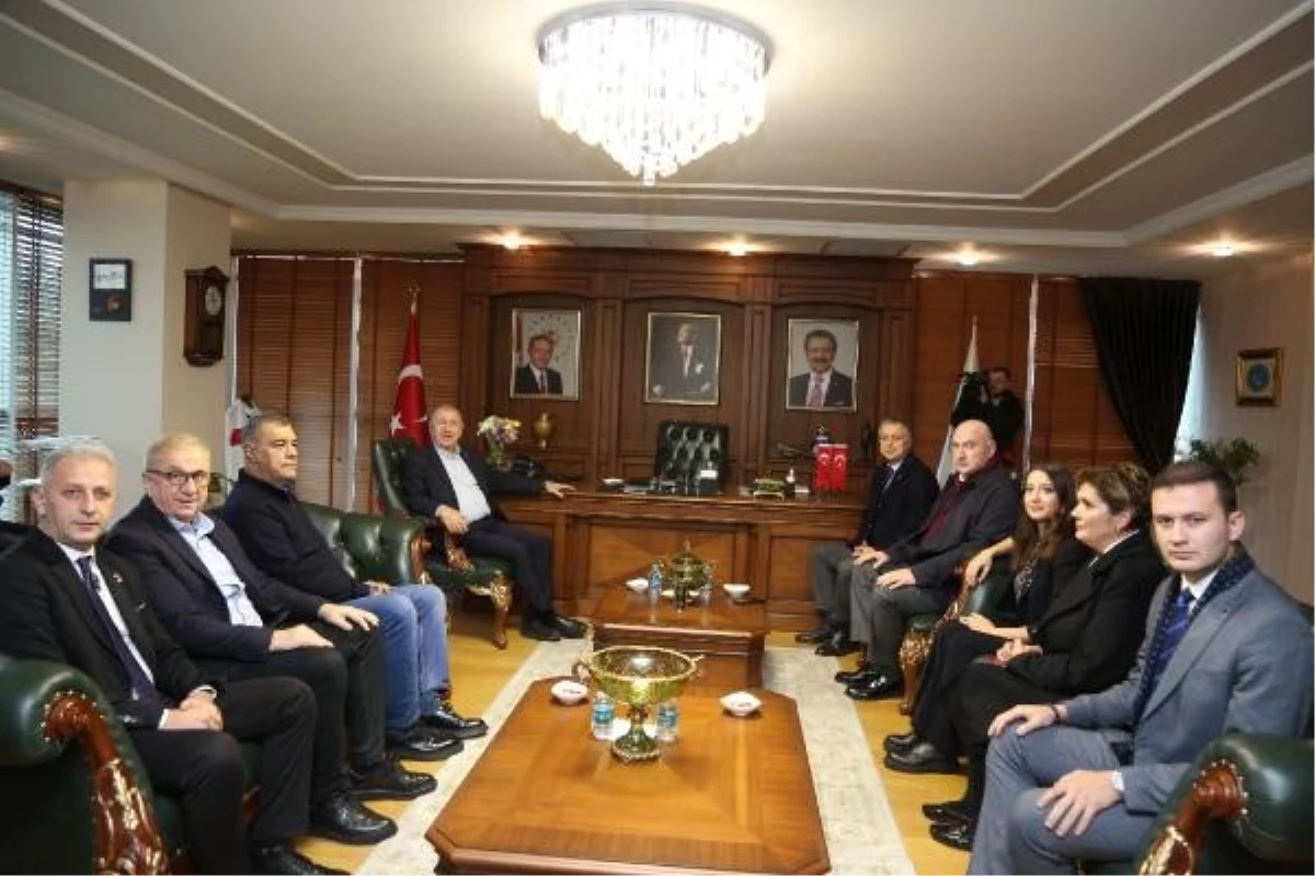 Ümit Özdağ, CHP Genel Başkanı Özgür Özel\'i eleştirdi