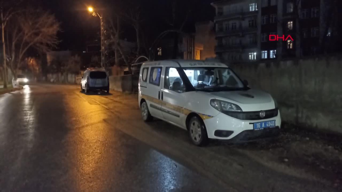 Bursa\'da Uzaklaştırma Kararı Biten Adam Eşini Bıçaklayarak Öldürdü