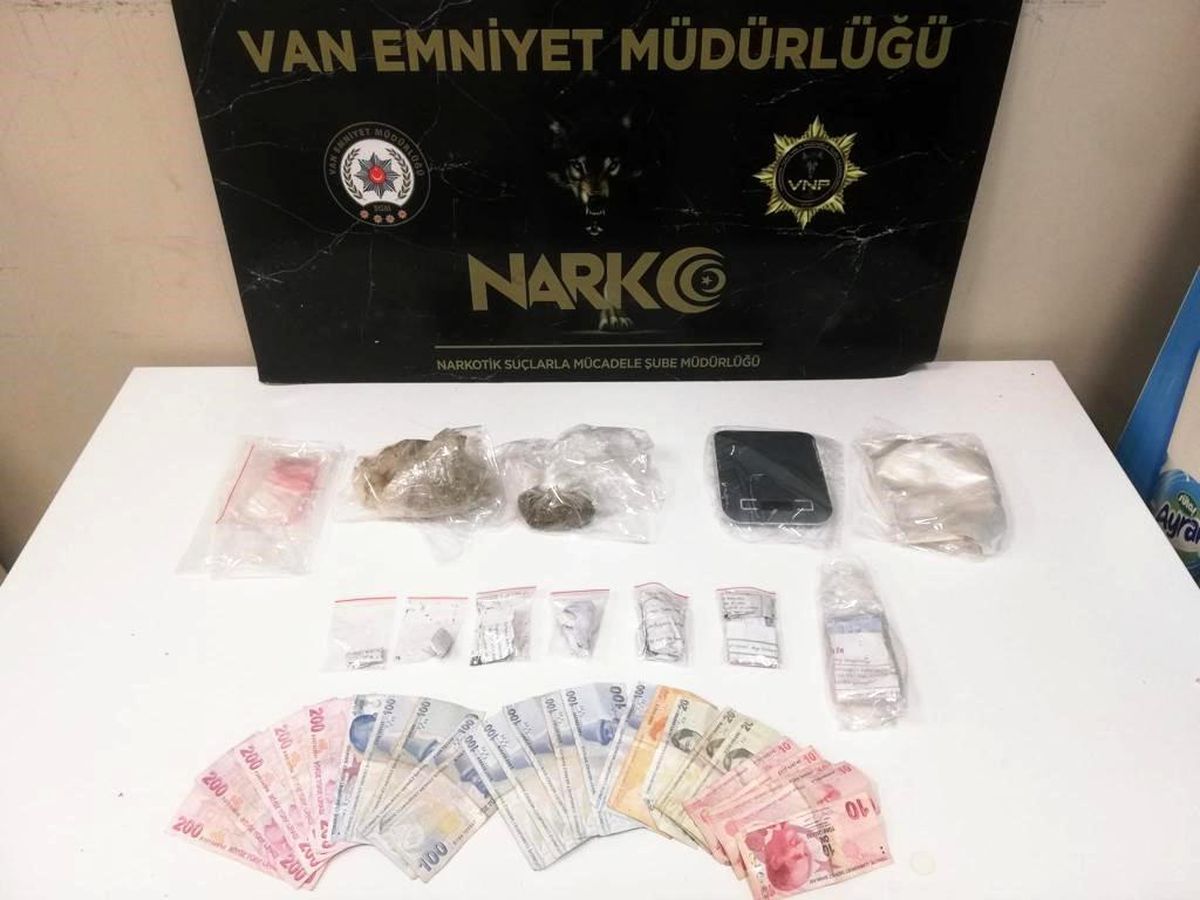 Van\'da torbacılara operasyon: Uyuşturucu ele geçirildi, 13 şüpheli hakkında işlem yapıldı