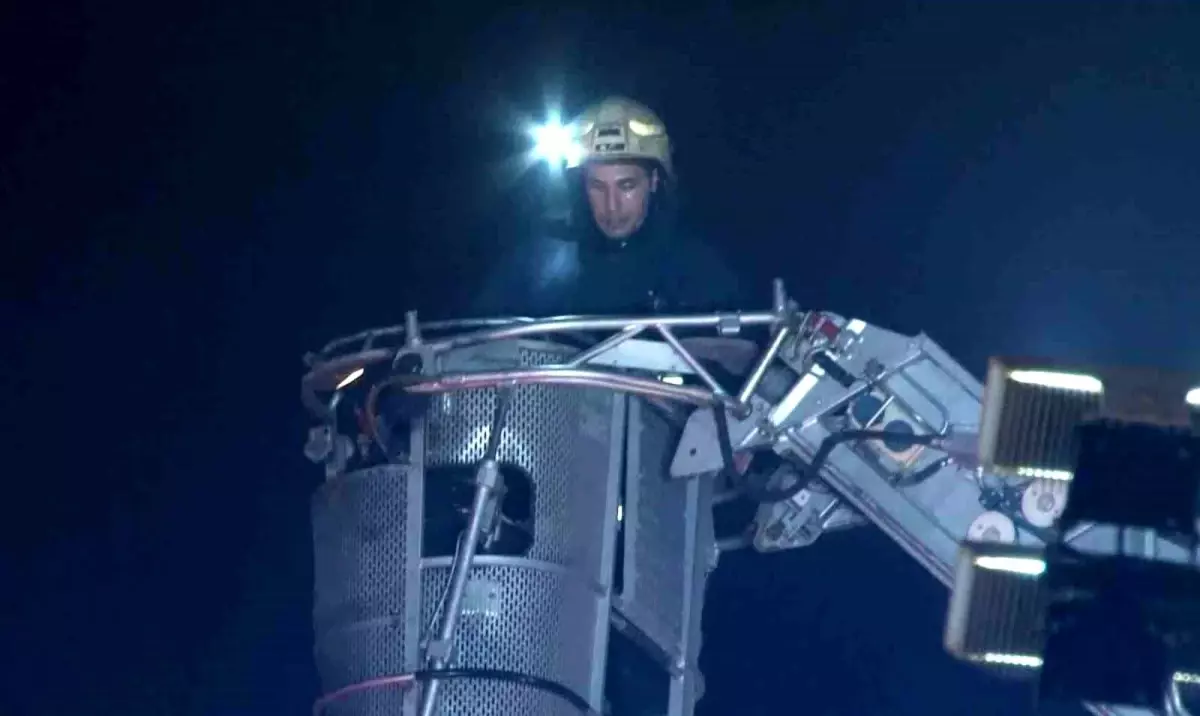 Antalya\'da 7 Katlı Apartmanda Yangın: 3 Çocuk Kurtarıldı