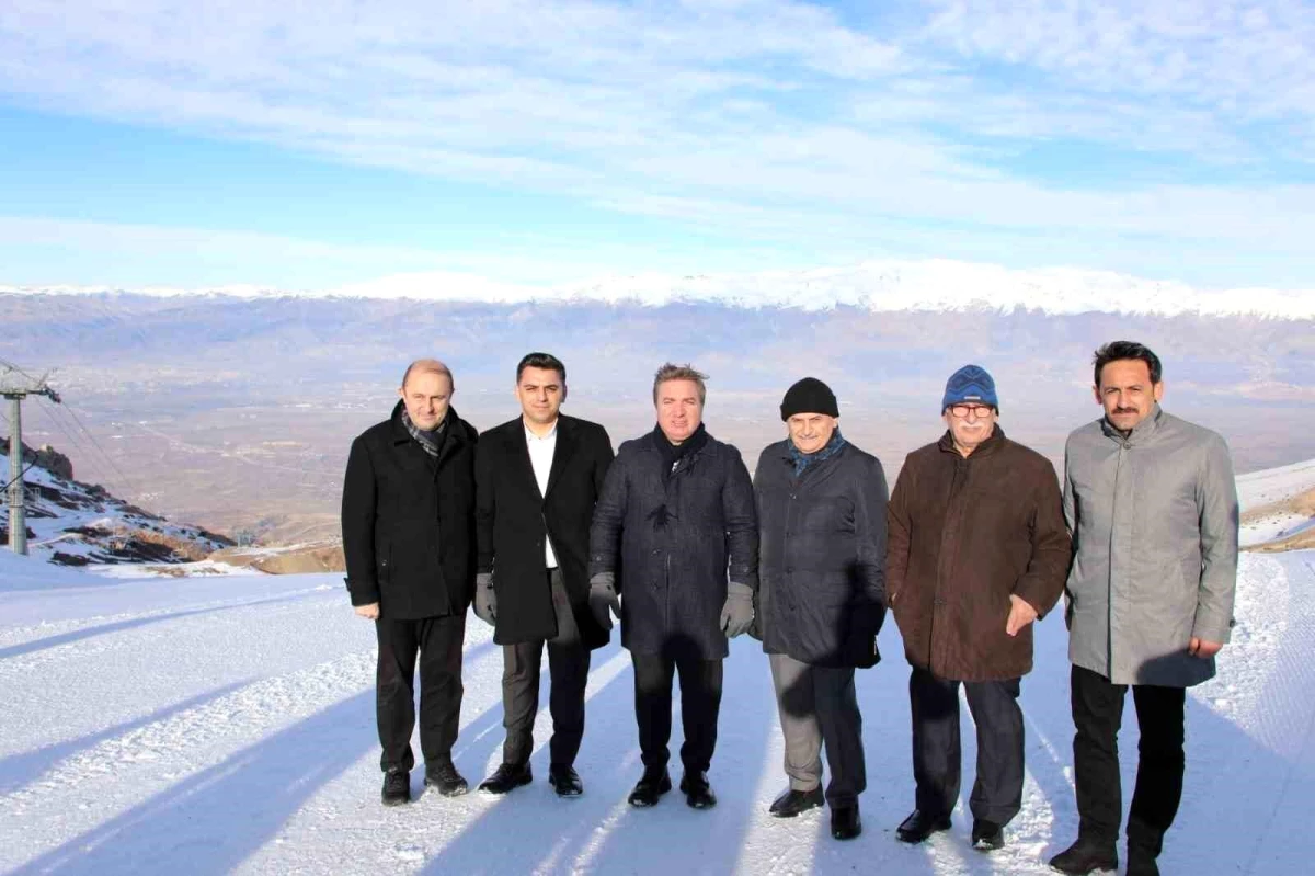 Binali Yıldırım, Ergan Dağı Kayak Merkezi\'nde incelemelerde bulundu