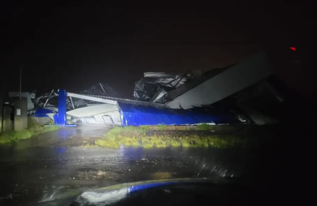 Arjantin'de şiddetli fırtına! 13 kişi öldü, park halindeki uçaklar savruldu