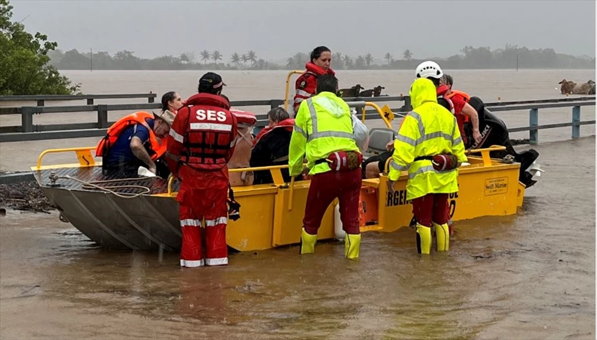 Avustralya\'da sel: 300\'den fazla kişi kurtarıldı