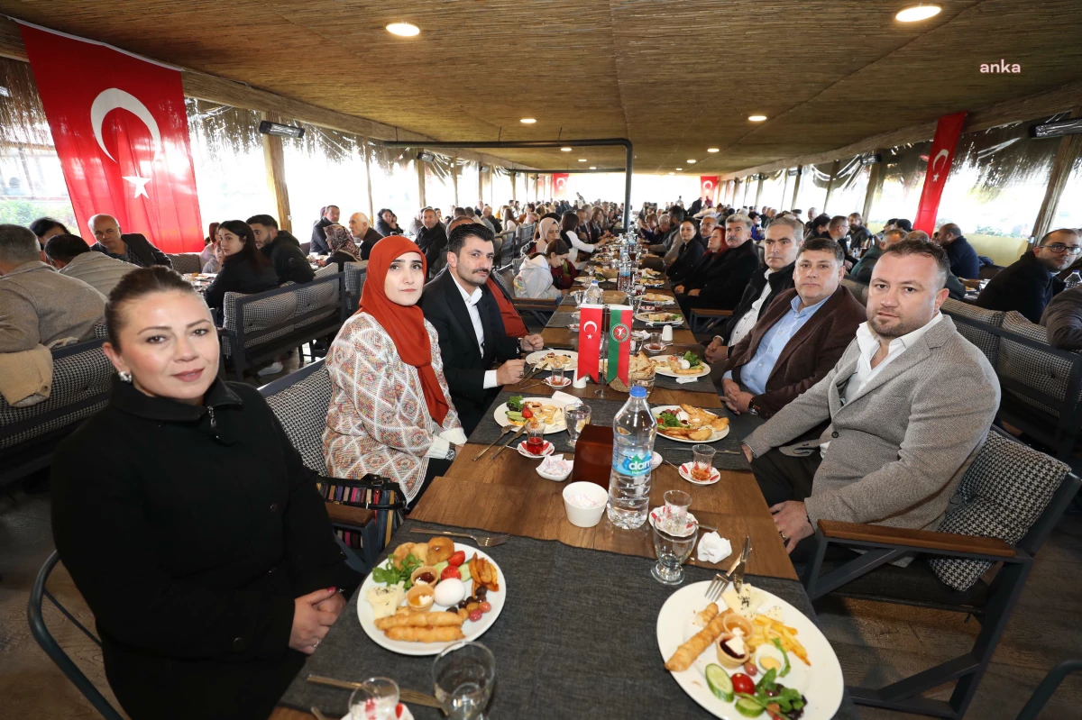 Menderes Belediye Başkan Vekili Erkan Özkan Cumaovalılar Derneği\'nde hemşehrileriyle buluştu