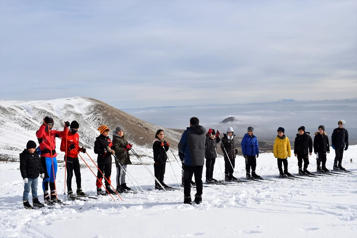 Bitlis\'te tekerlekli kayak takımı antrenman yapıyor