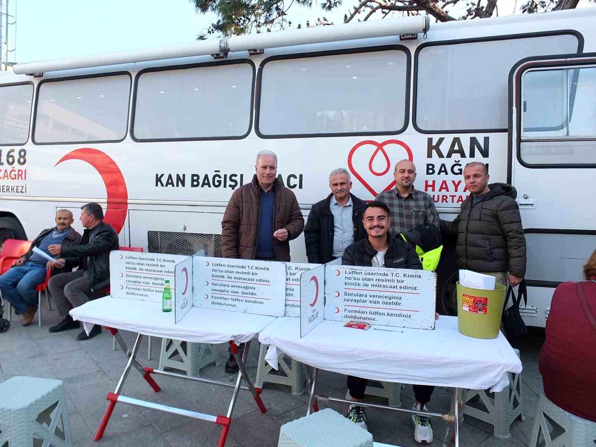 Burhaniye\'de Kan Bağışı Kampanyası İlgi Gördü
