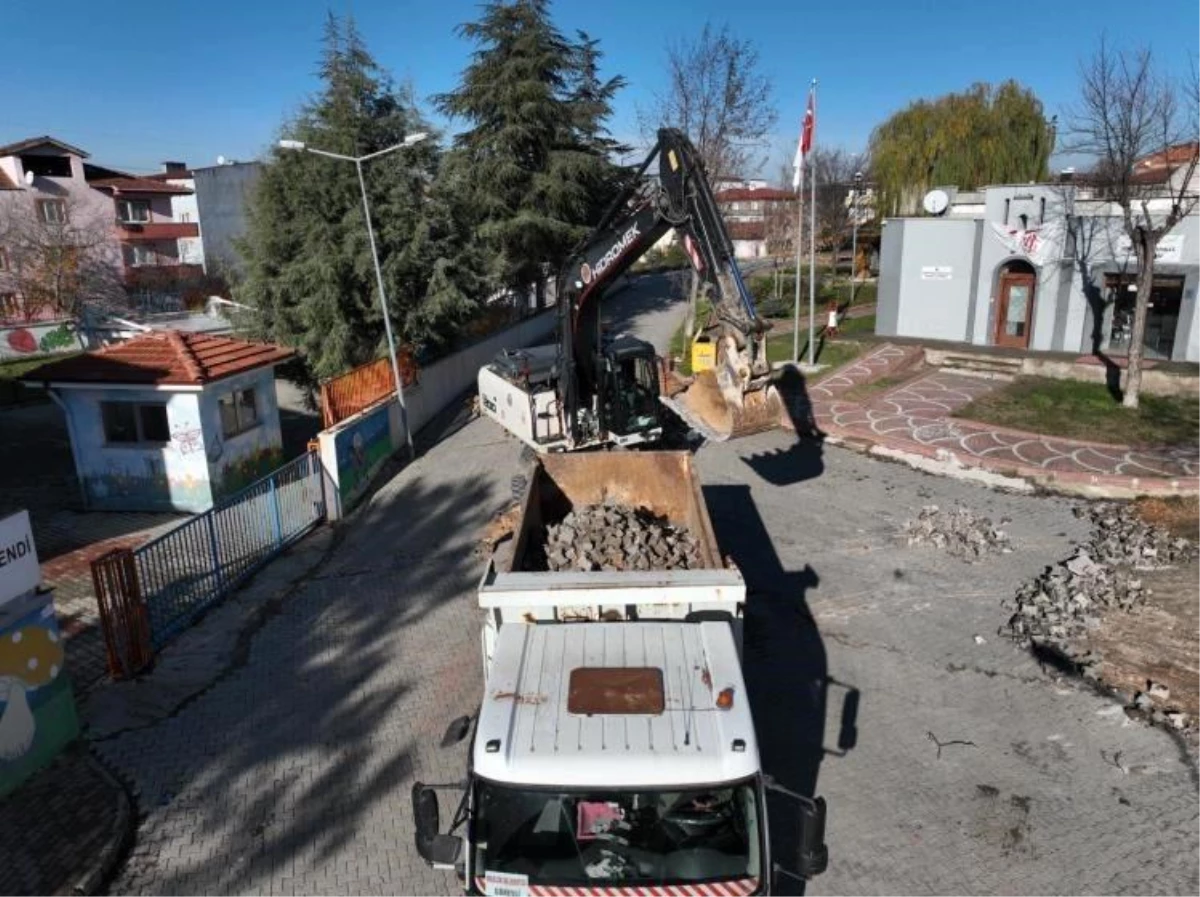 Bilecik Belediyesi, çevre ve yol düzenlemesine devam ediyor