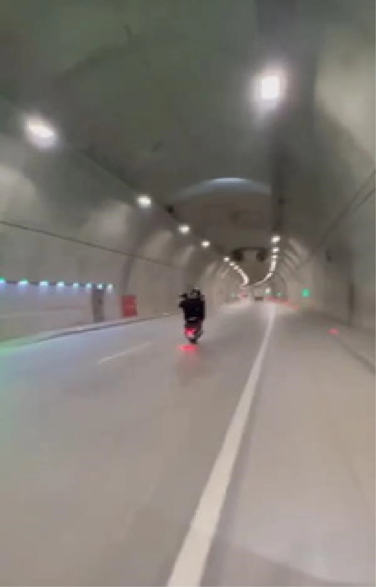 Üsküdar Çamlıca Tüneli\'nde Tehlikeli Motosiklet Hareketleri